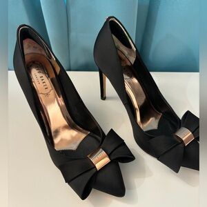 Ted Baker Black Silk High 4” Heel Pump - Bow detail/rose gold details  GORGEOUS